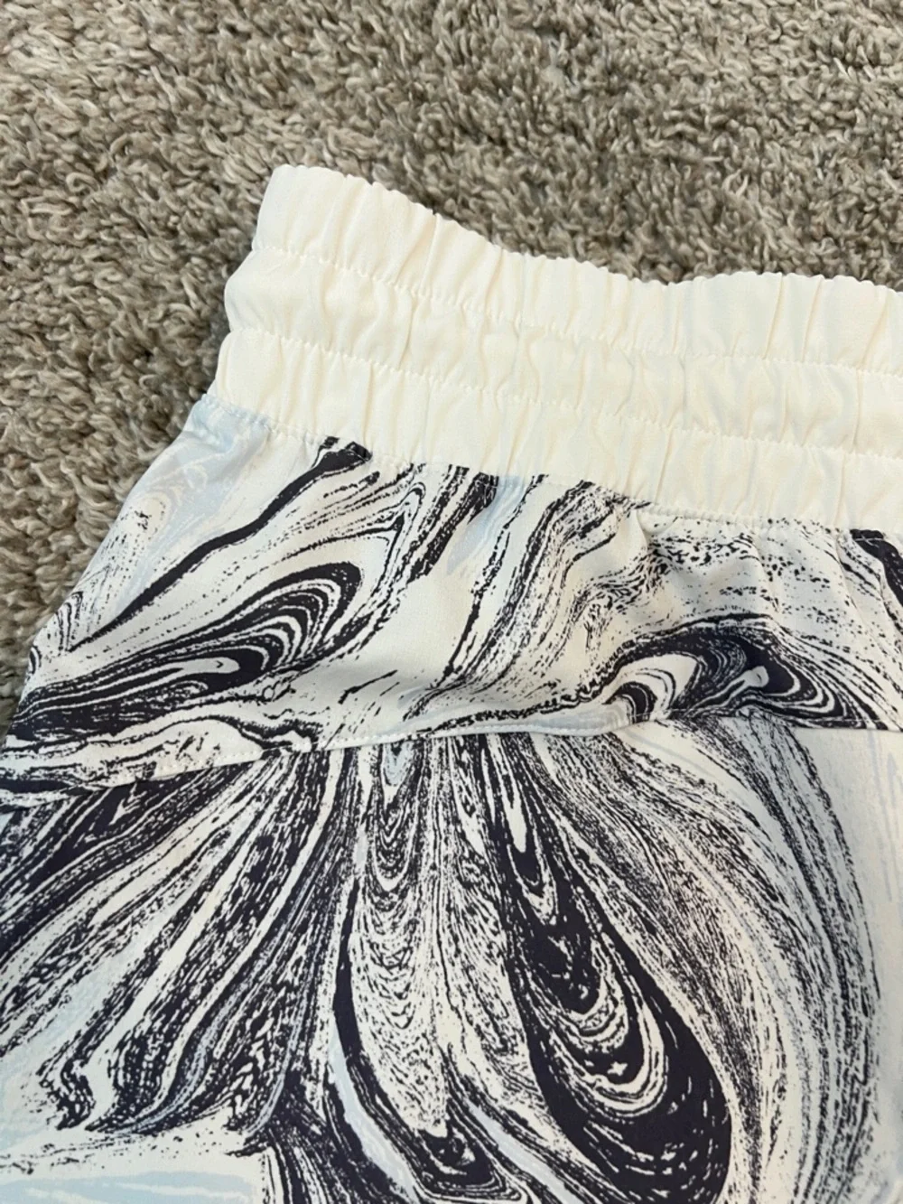 Athleta Marble Swirl Shorts XS Athletic Running‎ Pull On Activewear Pockets Gym
